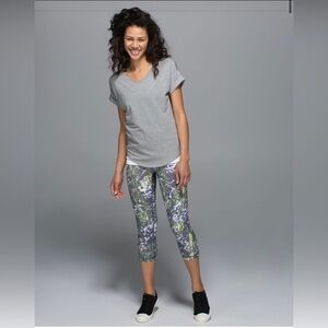 Lululemon Wunder Under Crop II *Full-On Luxtreme 
Floral Sport White Multi